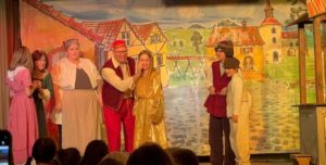 Goldene Zeiten mit Frau Holle beim Theaterverein Trier-Feyen